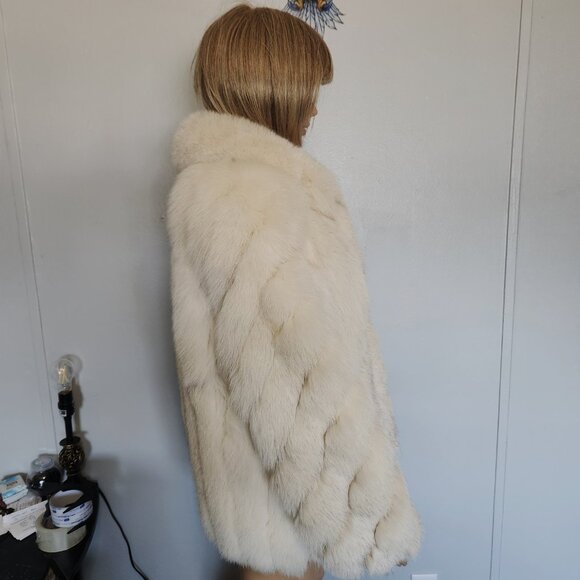 #645 Fox fur coat - Picture 4 of 5